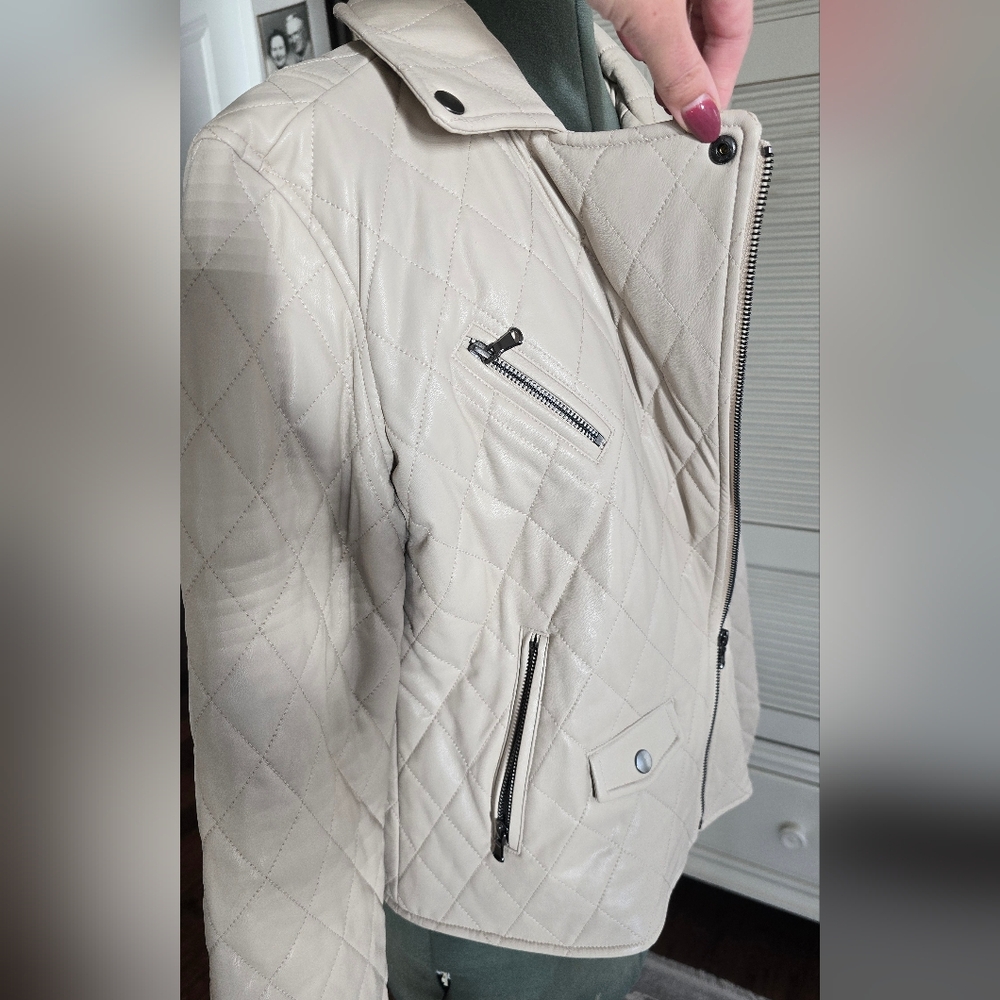 Simply Vera Vera Wang | Quilted Beige Faux Leather Jacket - Picture 7 of 10